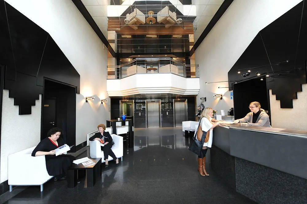 B-Aparthotel Moretus Antwerpia Hotel