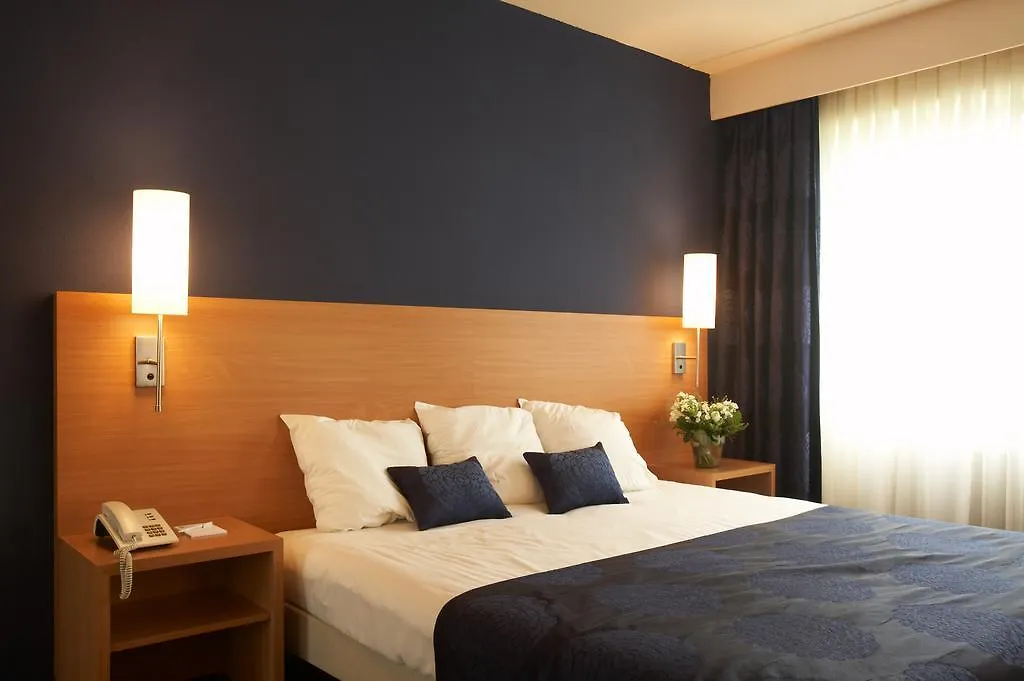 B-Aparthotel Moretus Antwerpia Hotel