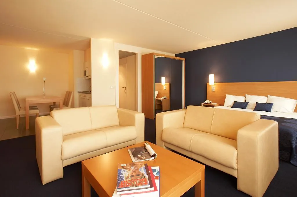 B-Aparthotel Moretus Antwerpia Hotel
